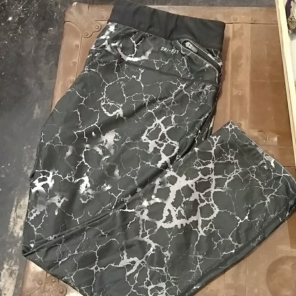 Nike Relay Lightning Print Capri leggings Sz XL